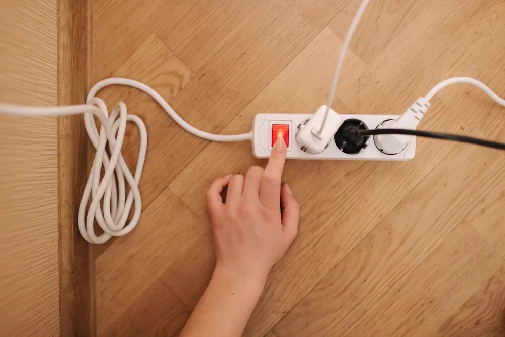 Is It Safe to Reset a Power Strip While Devices Are Plugged In