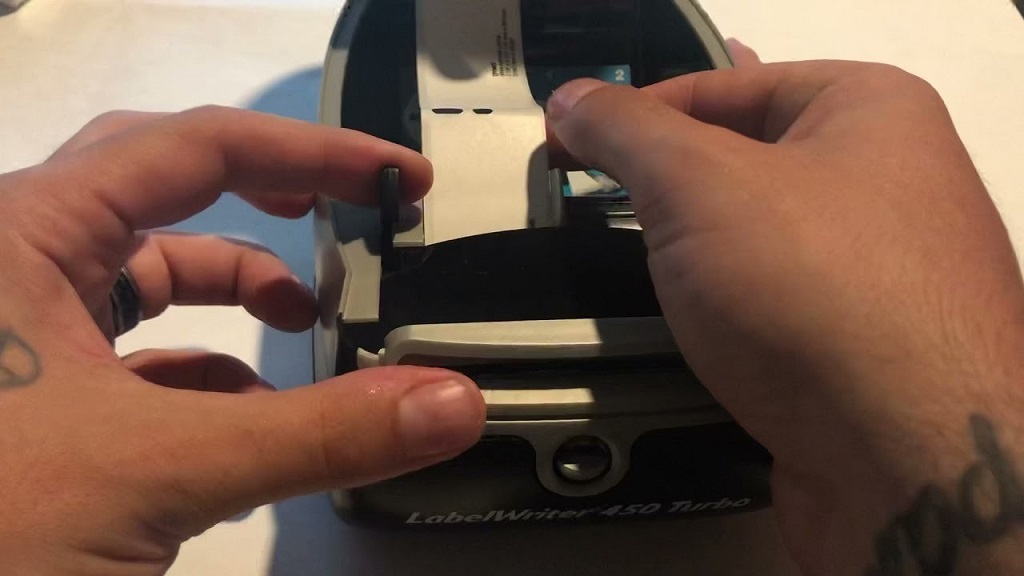 Can a dirty power button stop my Dymo LabelManager from turning on