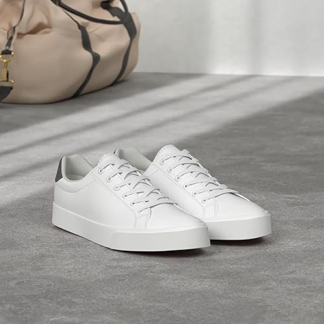 FRACORA White Low-Top Tennis Sneakers – men’s white PU leather fashion sneakers with low-top design for casual everyday wear.