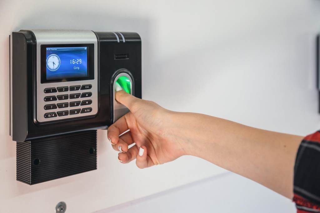 Using biometric fingerprint time attendance machine with digital display for workplace access control
