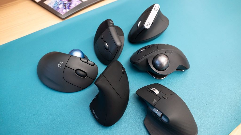 Office workstation featuring an ergonomic mouse to improve comfort and minimize wrist strain